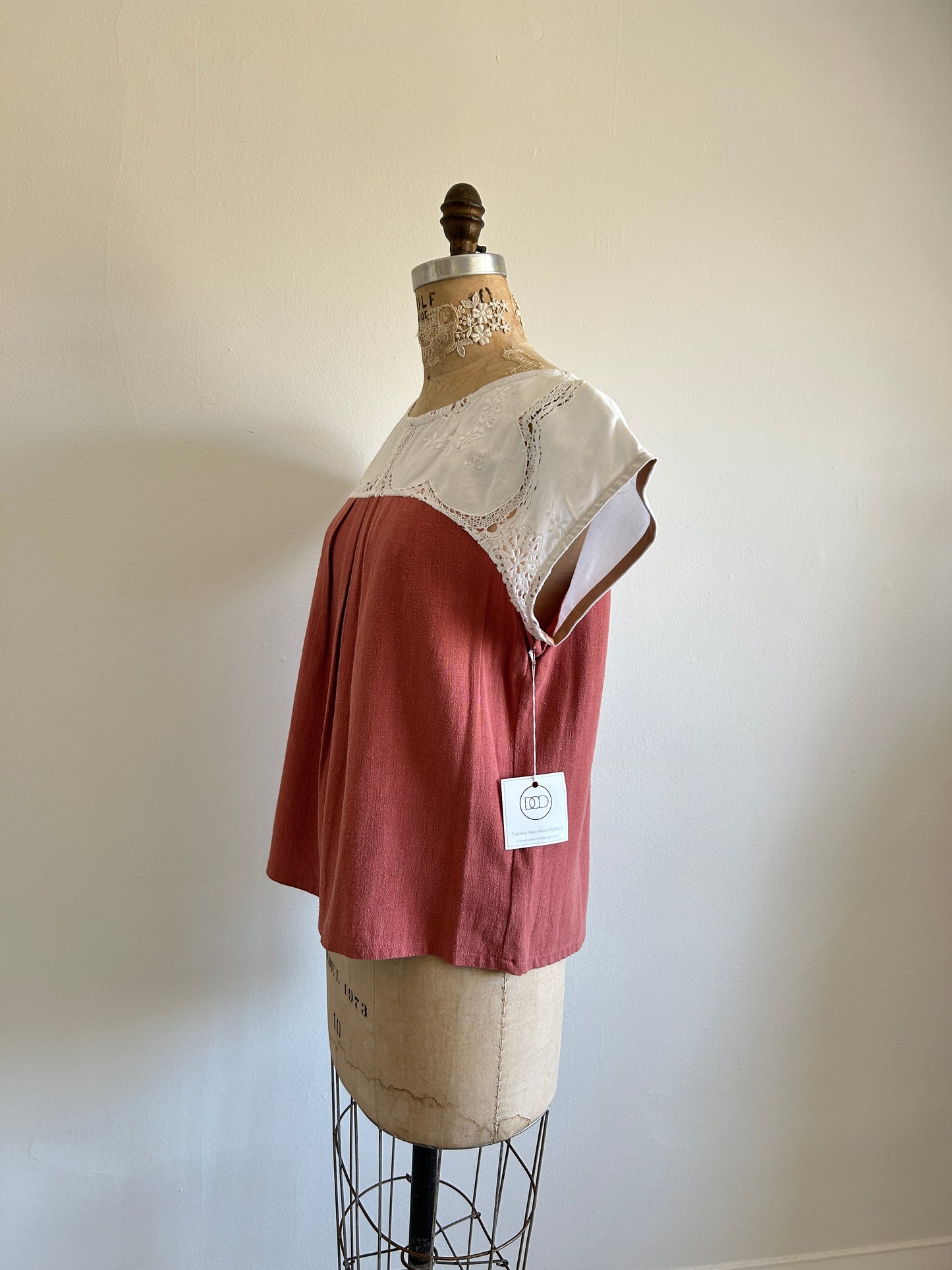 Peony Top - One of a Kind Upcycled Vintage Cut Lace Cotton & Linen Size L #PEO25