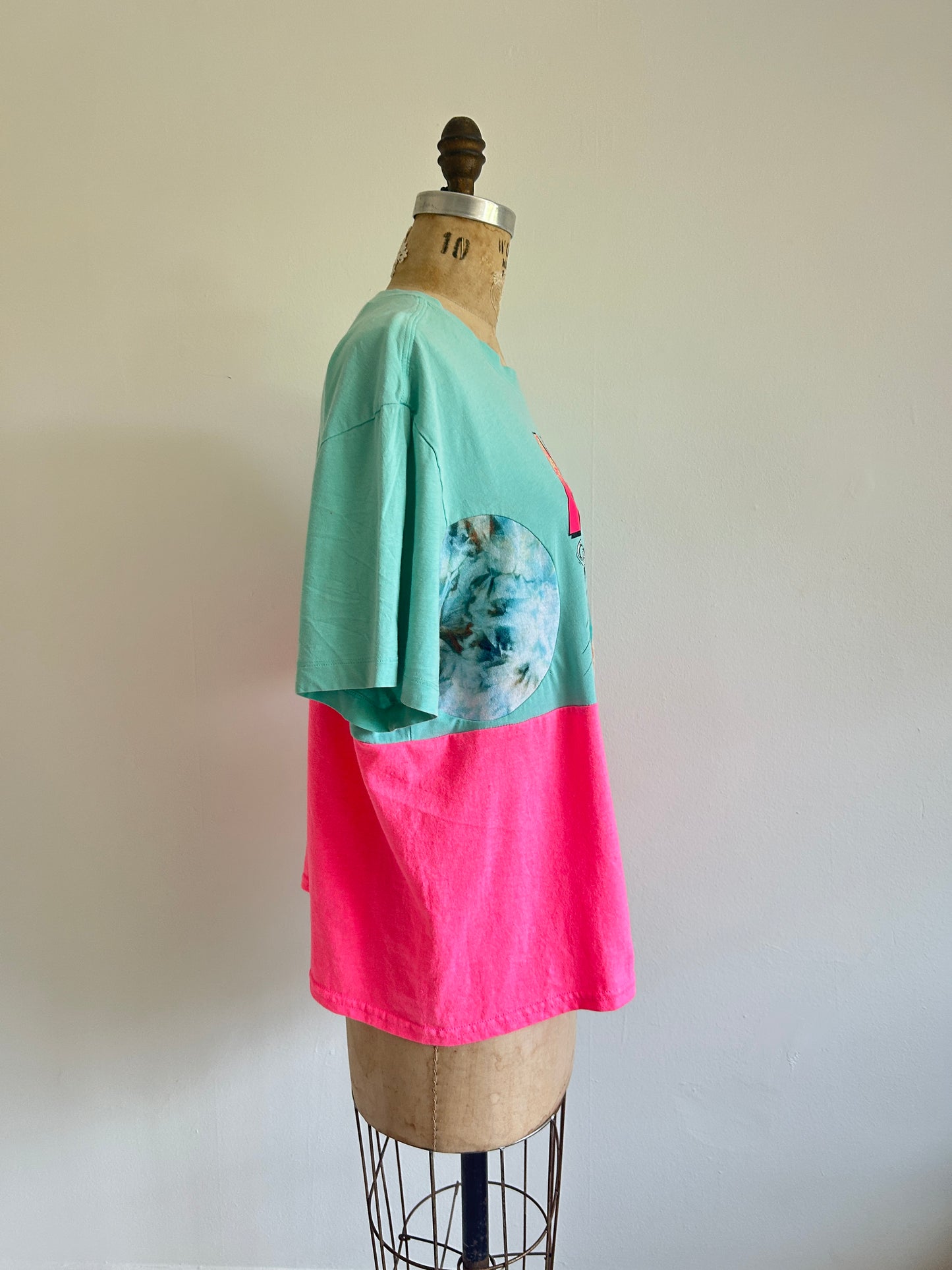 Reworked Preloved Nike & Neon Tshirt - Circle Series Size XL/2X #TSHIRT13