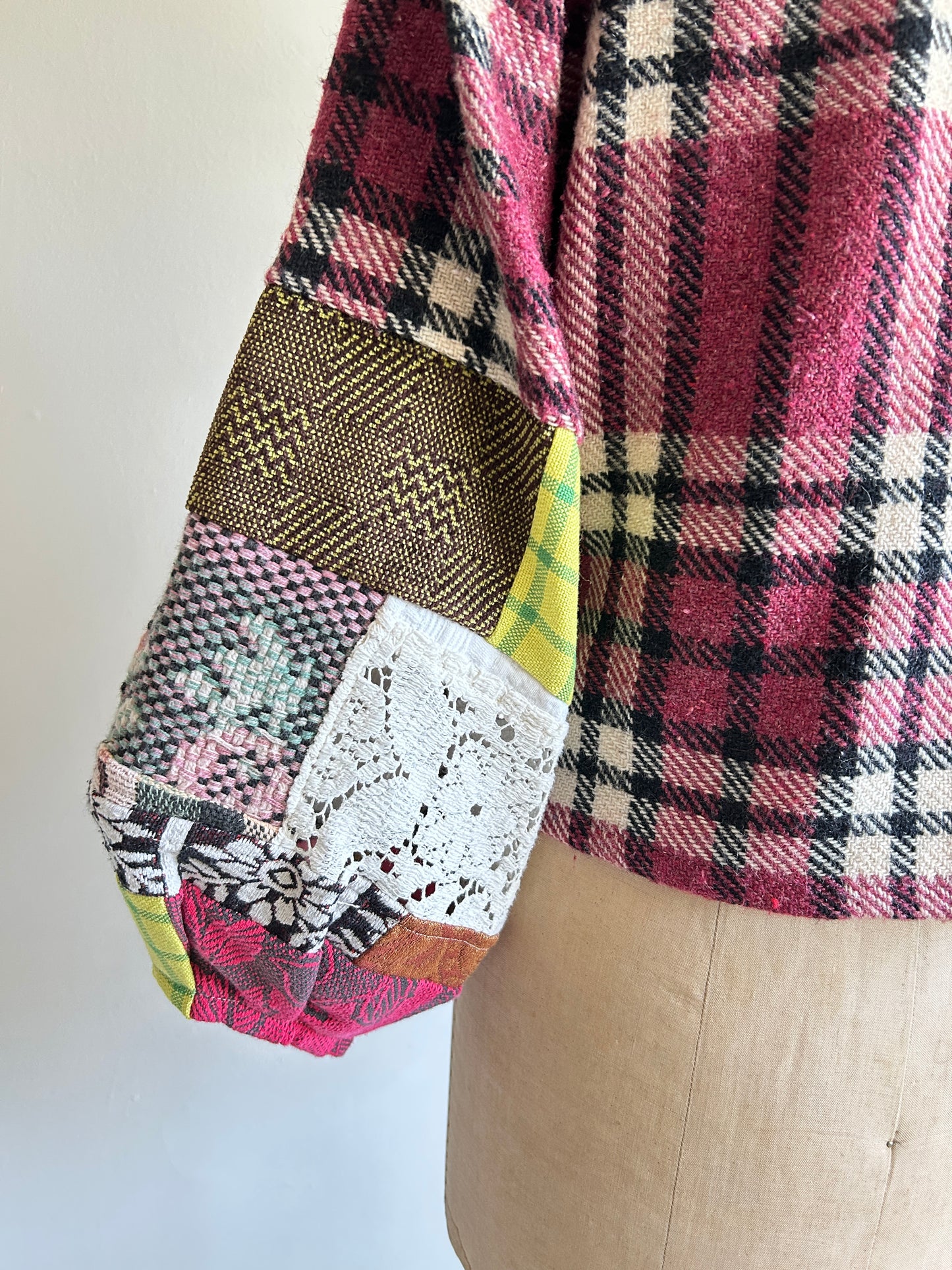 Vivianne Cropped Jacket with Upcycled Vintage Throw & Wool Blanket Patchwork Size S/M #CVCWSM8