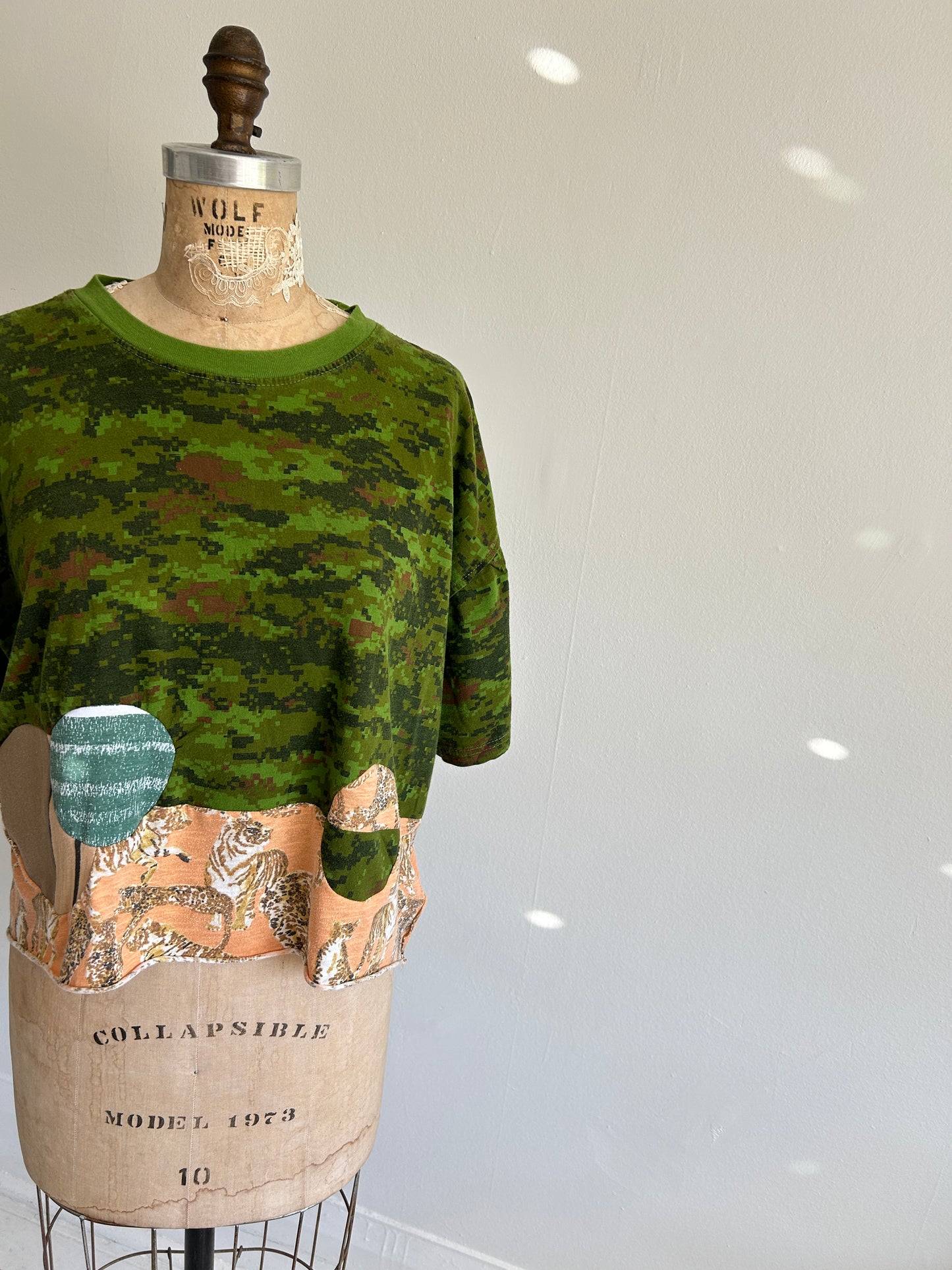 Reworked Preloved Vintage Parklands Canada and Tiger Cropped Tshirt - Circle Series Size 2X/3X #TSHIRT2
