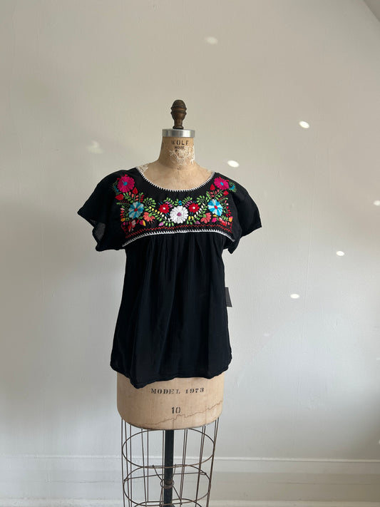 Preloved Embroidered Top Size M #VIN5