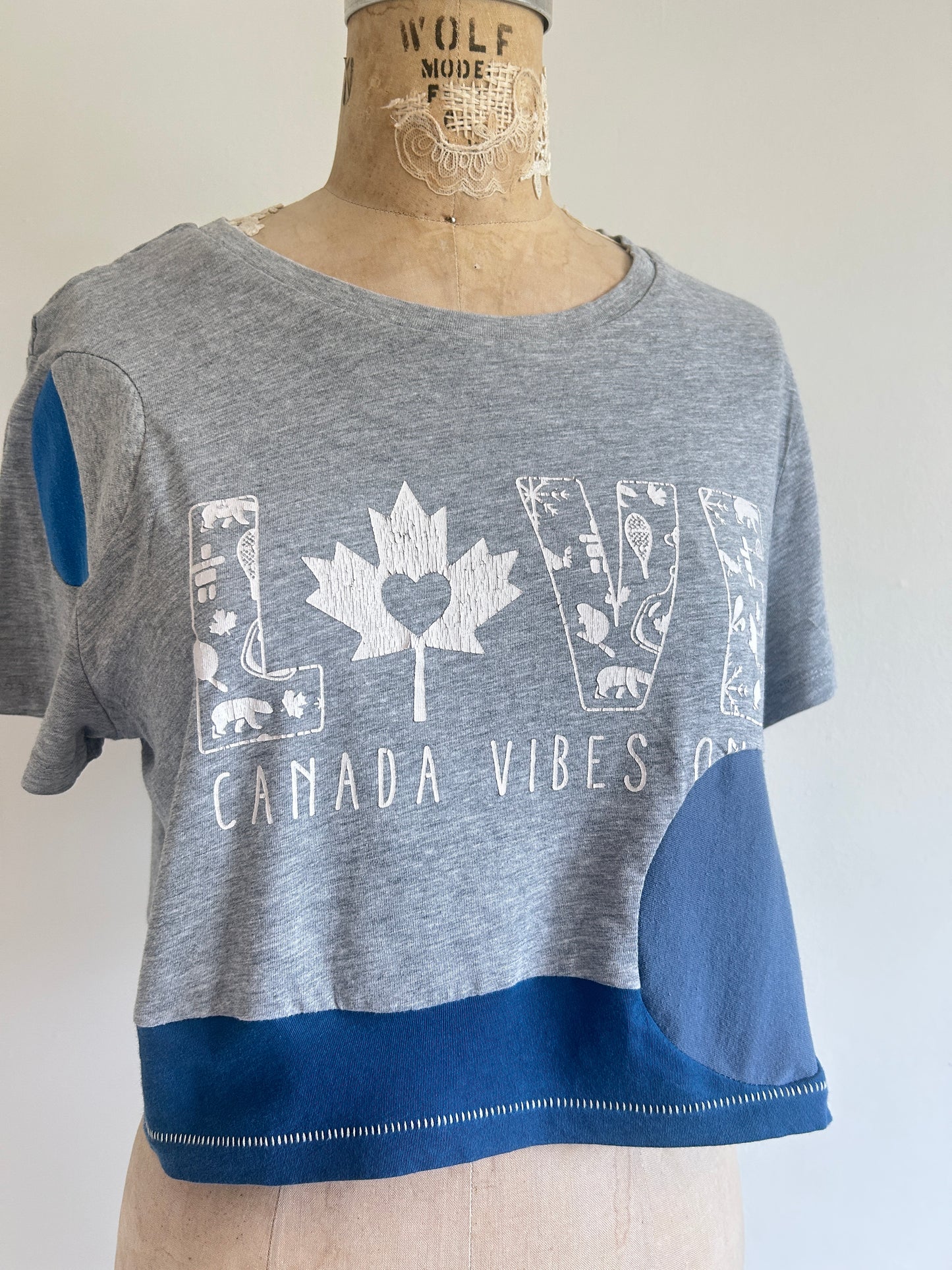 Reworked Preloved Canada Iron On Tshirt - Circle Series Size S/M #TSHIRT11
