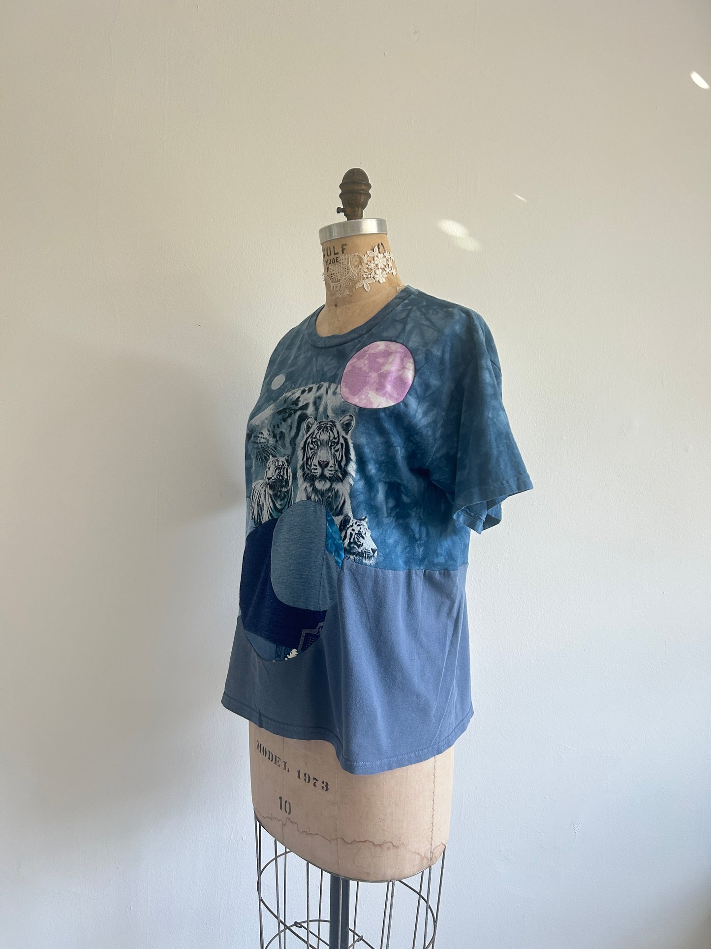 Reworked Preloved Smithsonian National Museum of Natural History Tshirt - Circle Series Size M/L #TSHIRT8