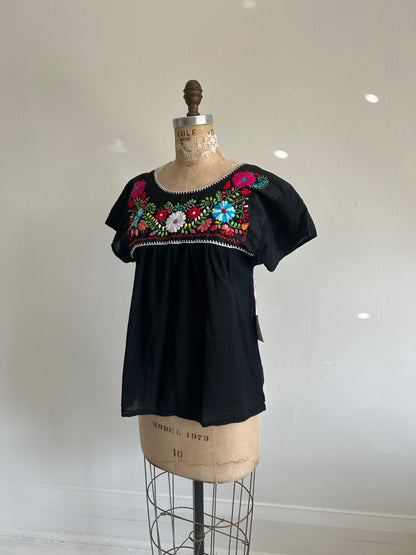 Preloved Embroidered Top Size M #VIN5