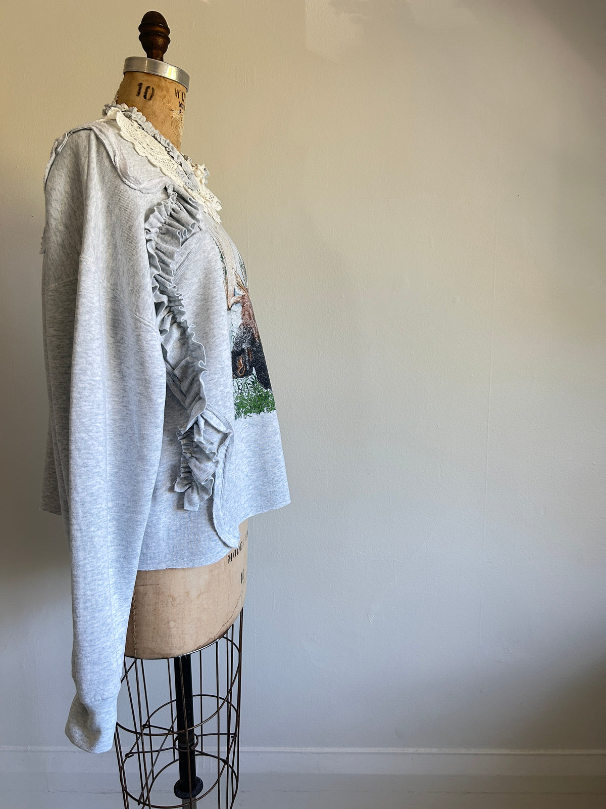 Ruffled Lace Vintage Moose Sweatshirt 2X/3X #SWR23X4