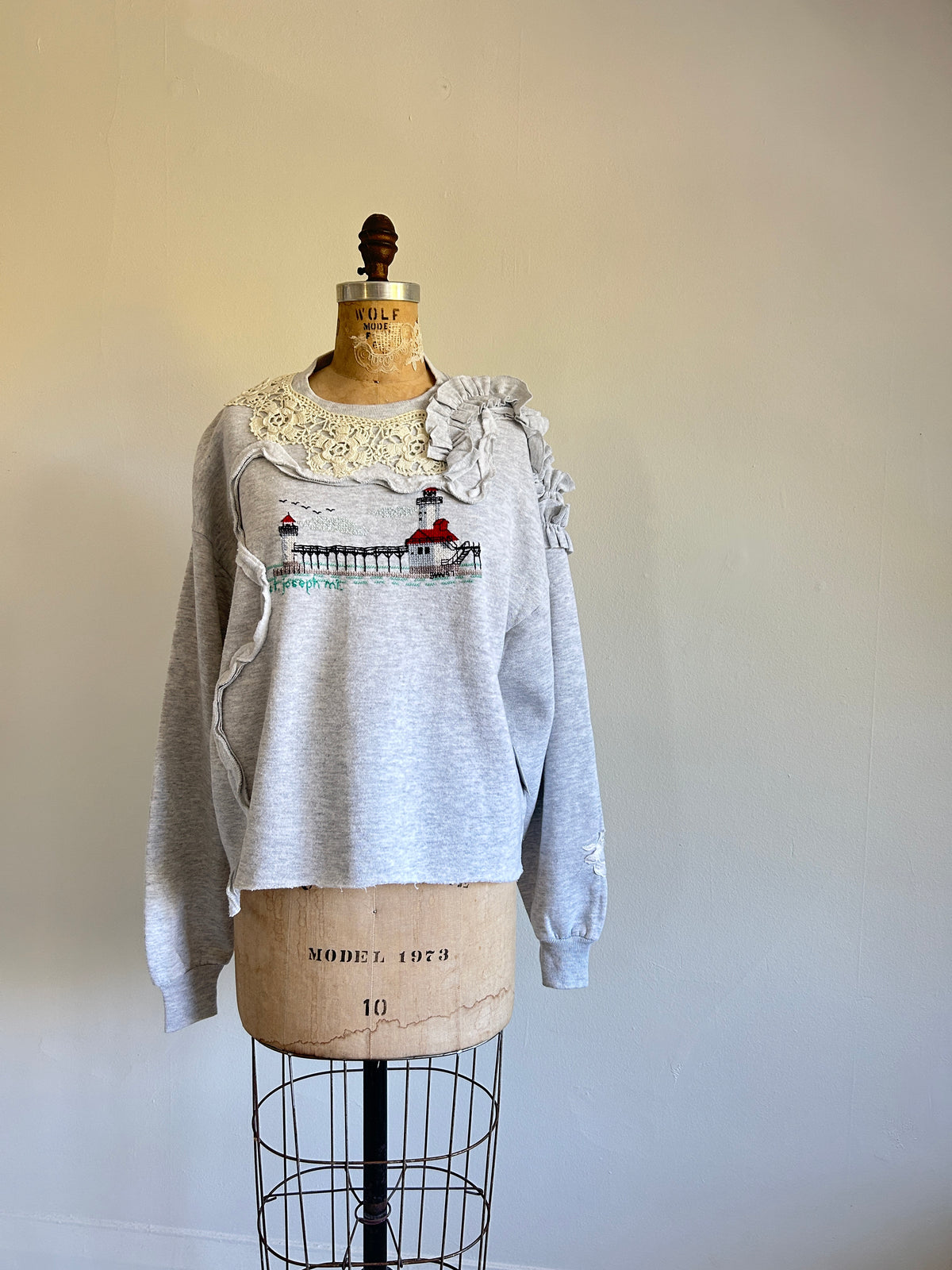 Ruffled & Lace Upcycled Needlepoint ‘90s Sweatshirt XS/S #SWRL6