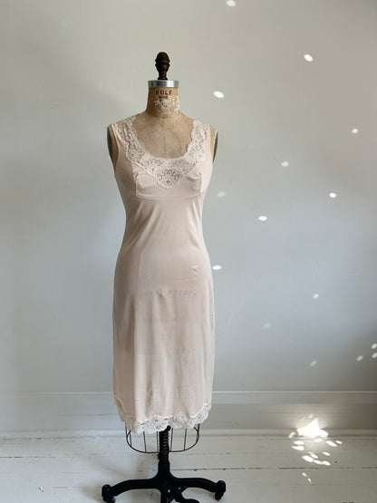 Vintage Peachy Beige Lace Slip Size XS/S #VIN4