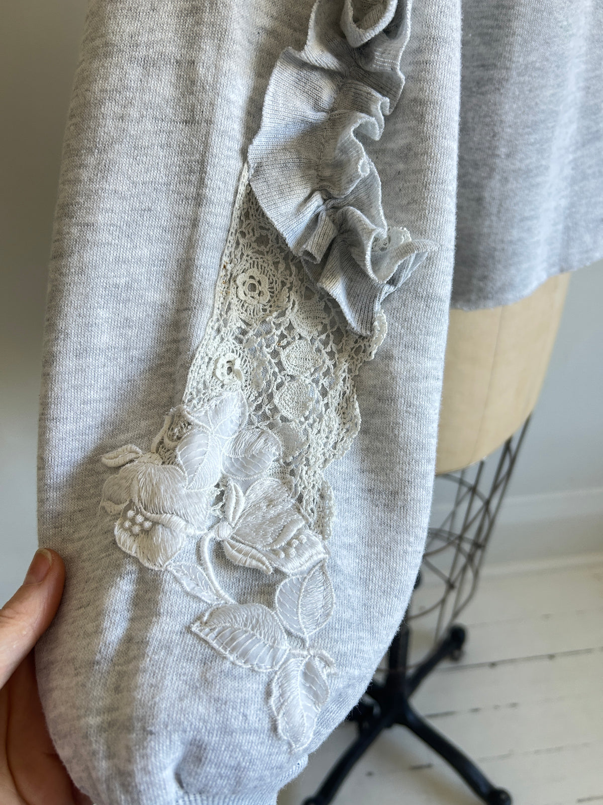 Ruffled & Lace Upcycled Needlepoint ‘90s Sweatshirt XS/S #SWRL6