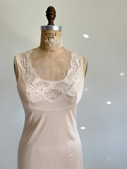 Vintage Peachy Beige Lace Slip Size XS/S #VIN4