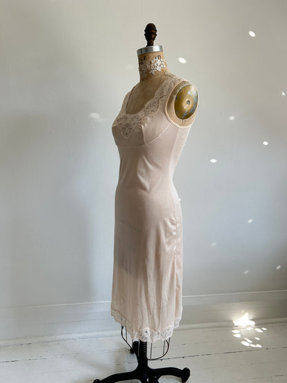 Vintage Peachy Beige Lace Slip Size XS/S #VIN4
