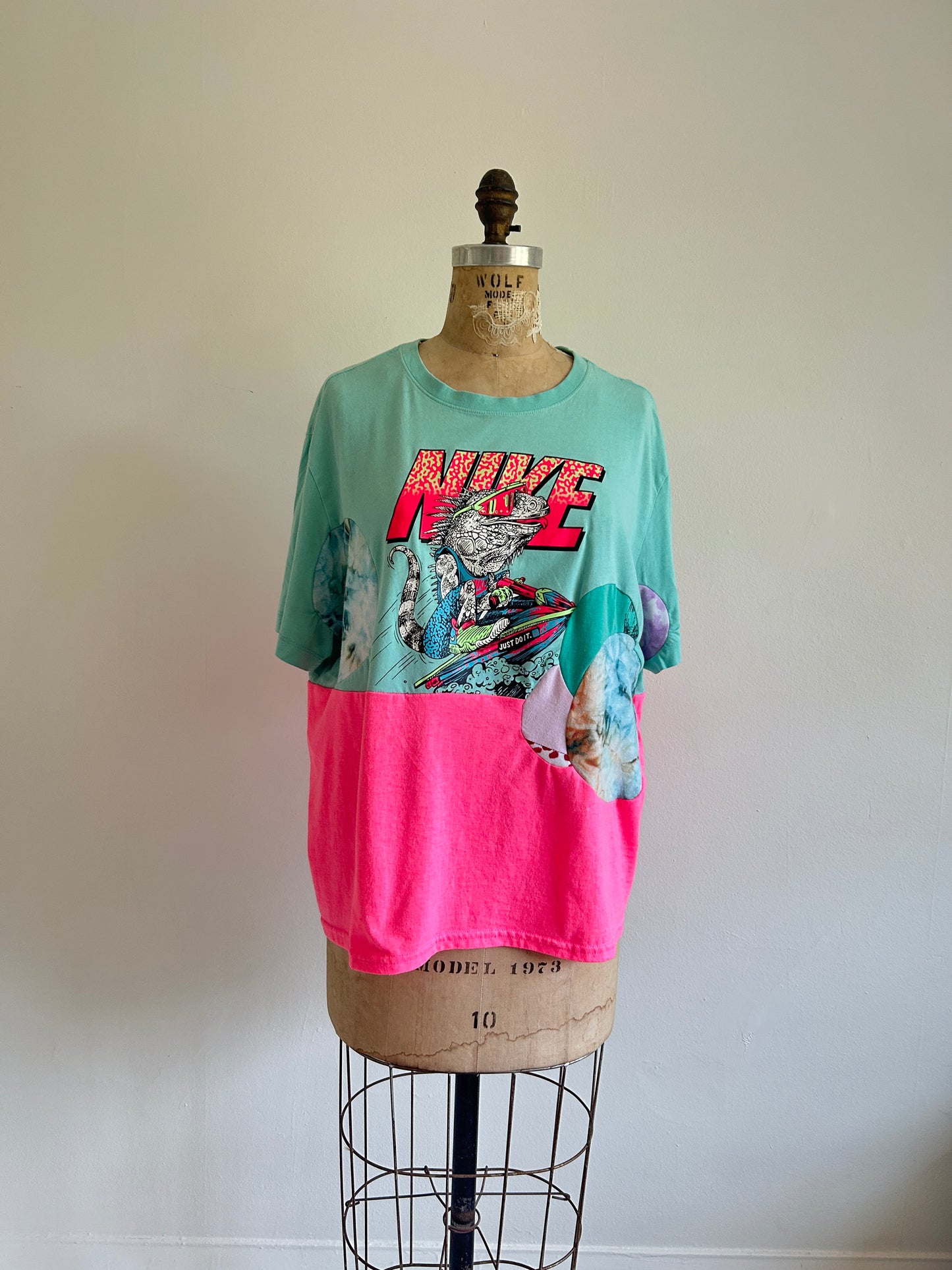 Reworked Preloved Nike & Neon Tshirt - Circle Series Size XL/2X #TSHIRT13