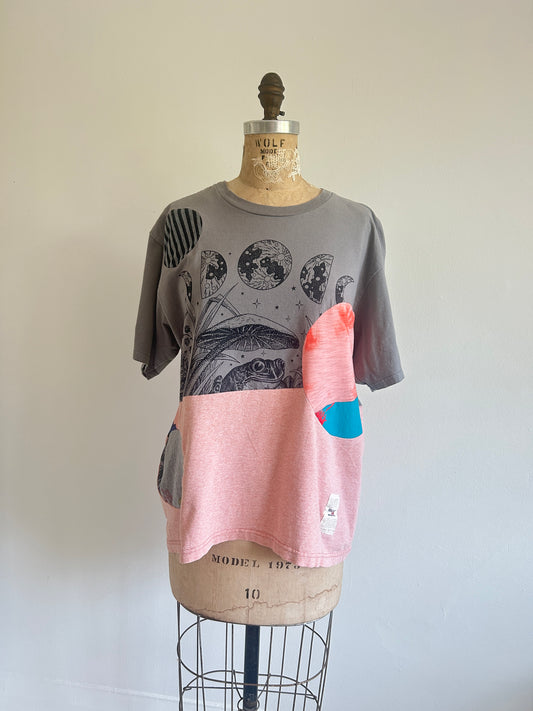 Reworked Preloved Vintage Frog & Tommy Hilfiger Tshirt - Circle Series Size L/XL #TSHIRT11