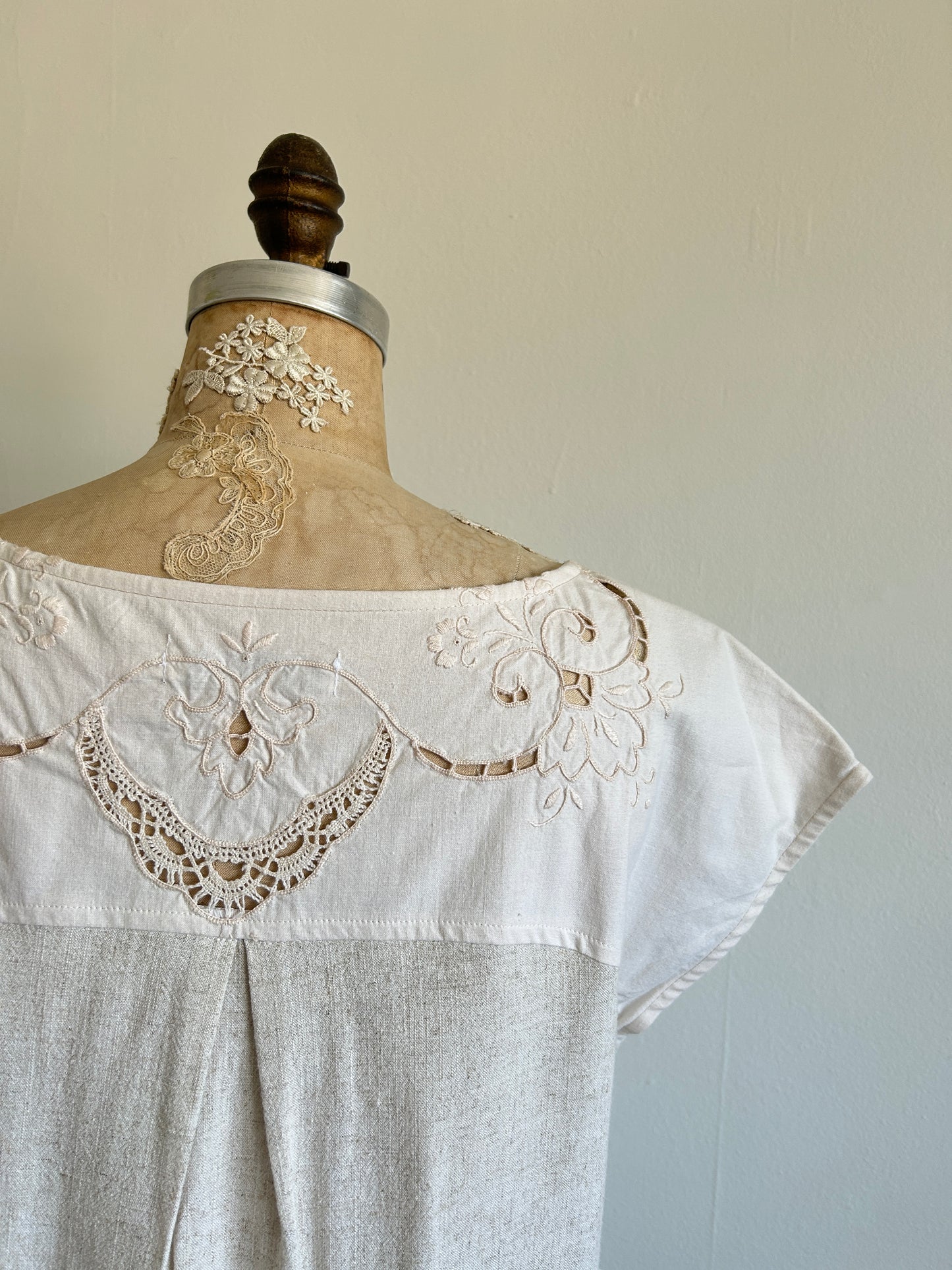 Peony Top - One of a Kind Upcycled & Vintage Cut Lace Cotton & Linen Size L #PEO16
