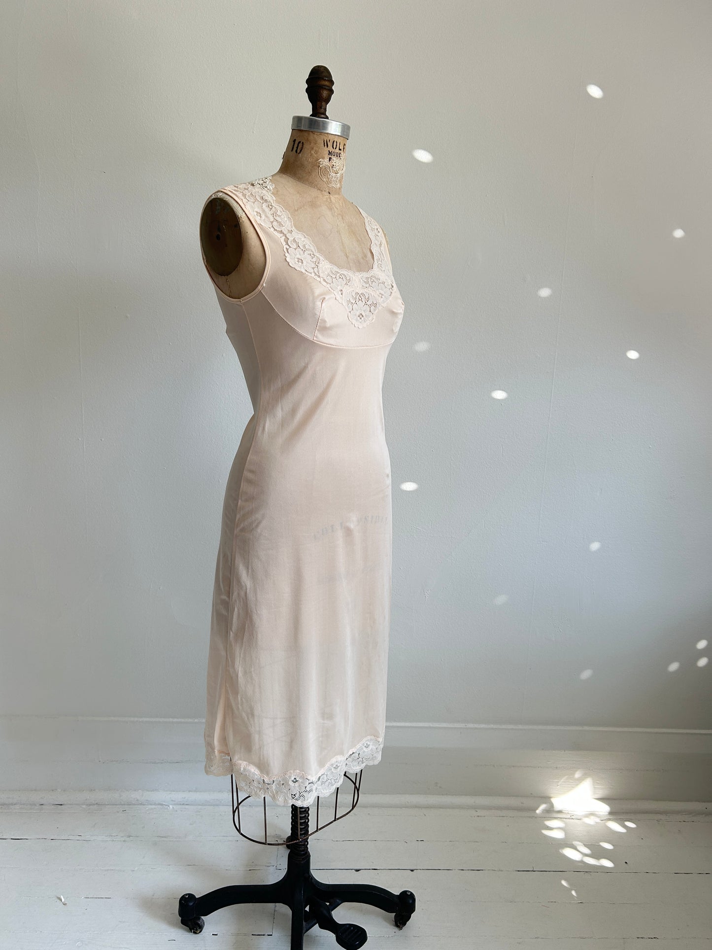 Vintage Peachy Beige Lace Slip Size XS/S #VIN4