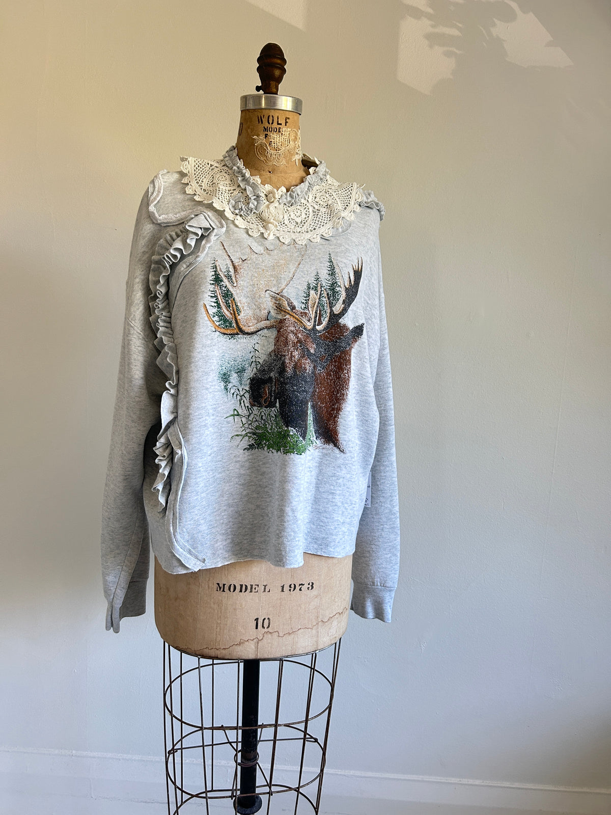 Ruffled Lace Vintage Moose Sweatshirt 2X/3X #SWR23X4