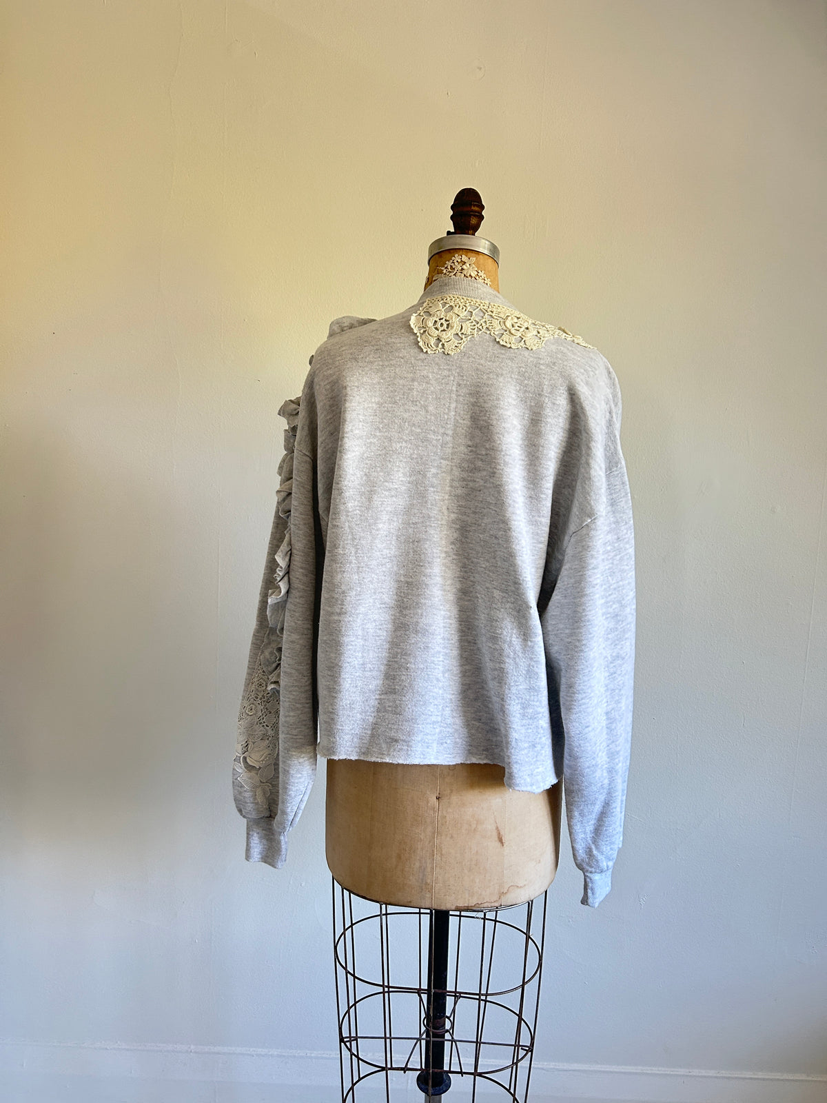 Ruffled & Lace Upcycled Needlepoint ‘90s Sweatshirt XS/S #SWRL6