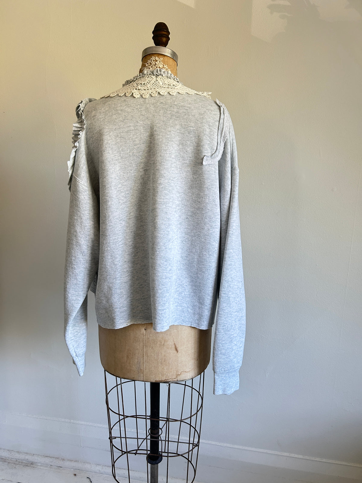 Ruffled Lace Vintage Moose Sweatshirt 2X/3X #SWR23X4