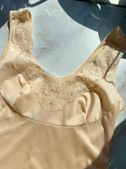 Vintage Peachy Beige Lace Slip Size XS/S #VIN4