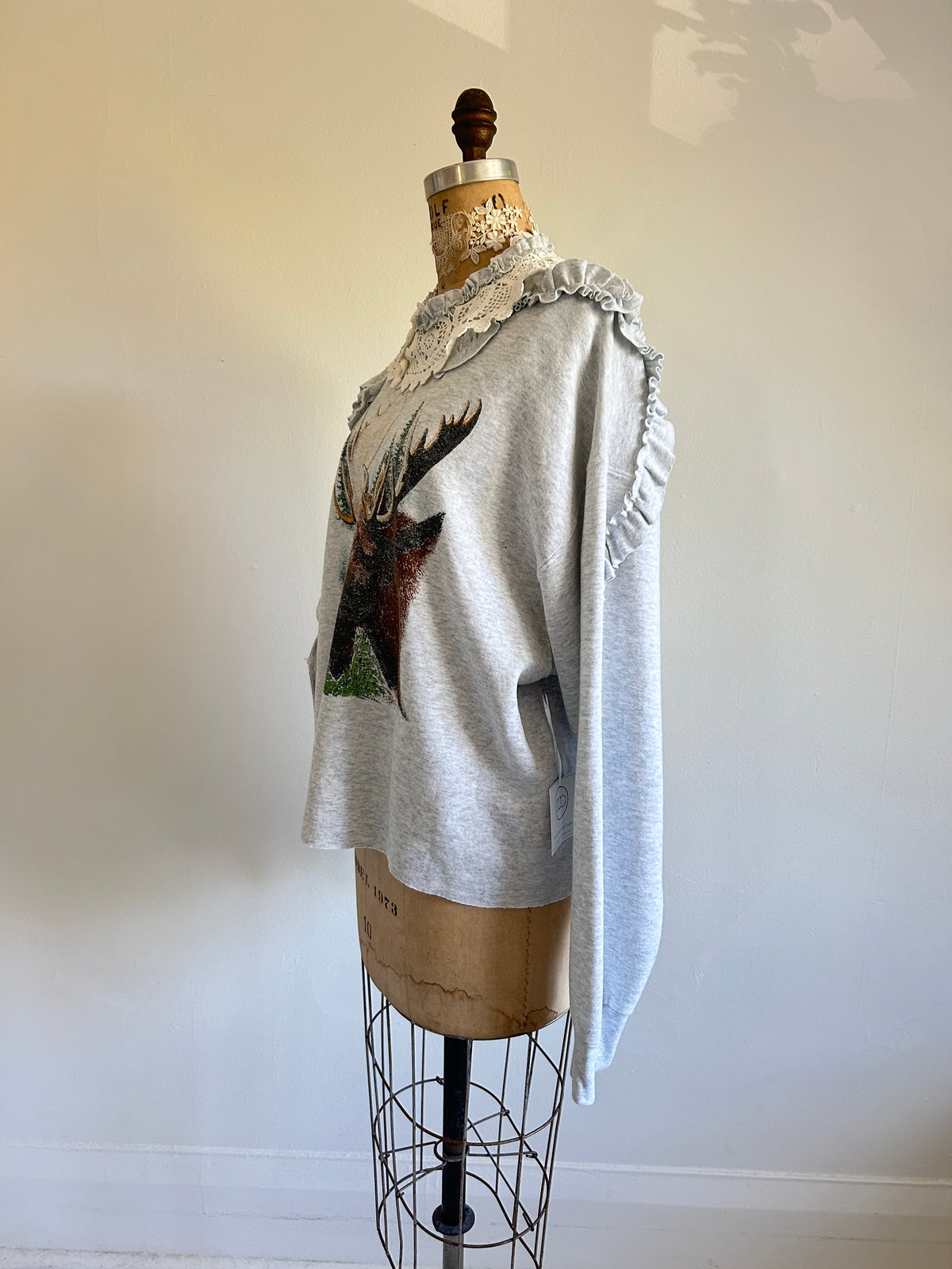 Ruffled Lace Vintage Moose Sweatshirt 2X/3X #SWR23X4