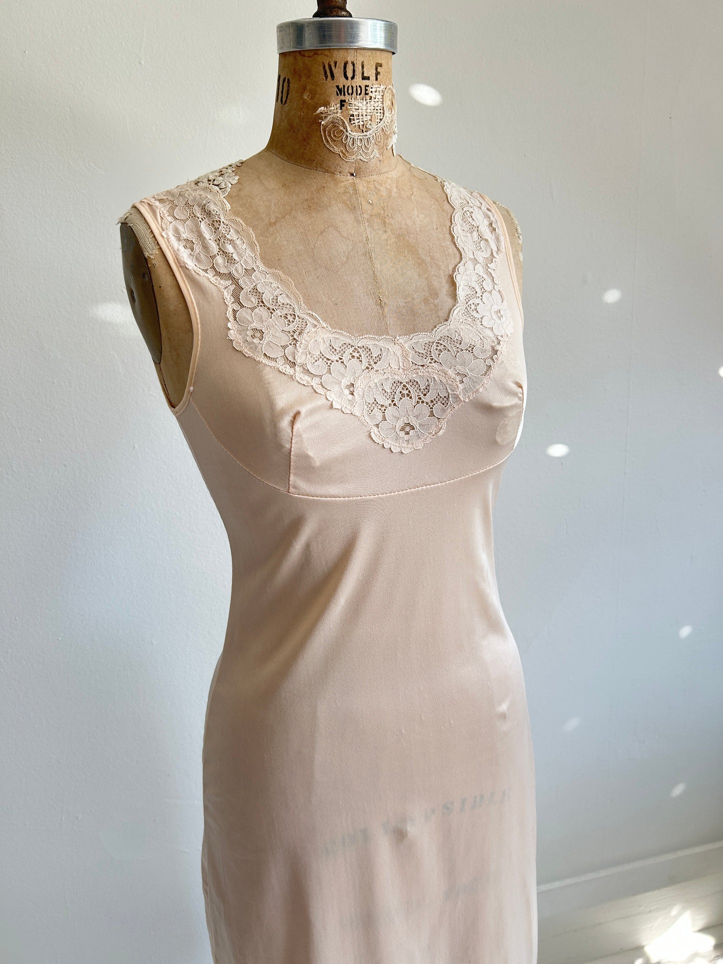 Vintage Peachy Beige Lace Slip Size XS/S #VIN4
