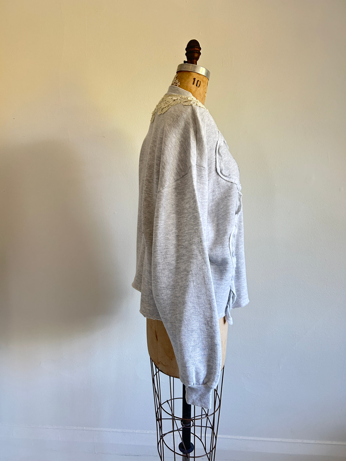 Ruffled & Lace Upcycled Needlepoint ‘90s Sweatshirt XS/S #SWRL6