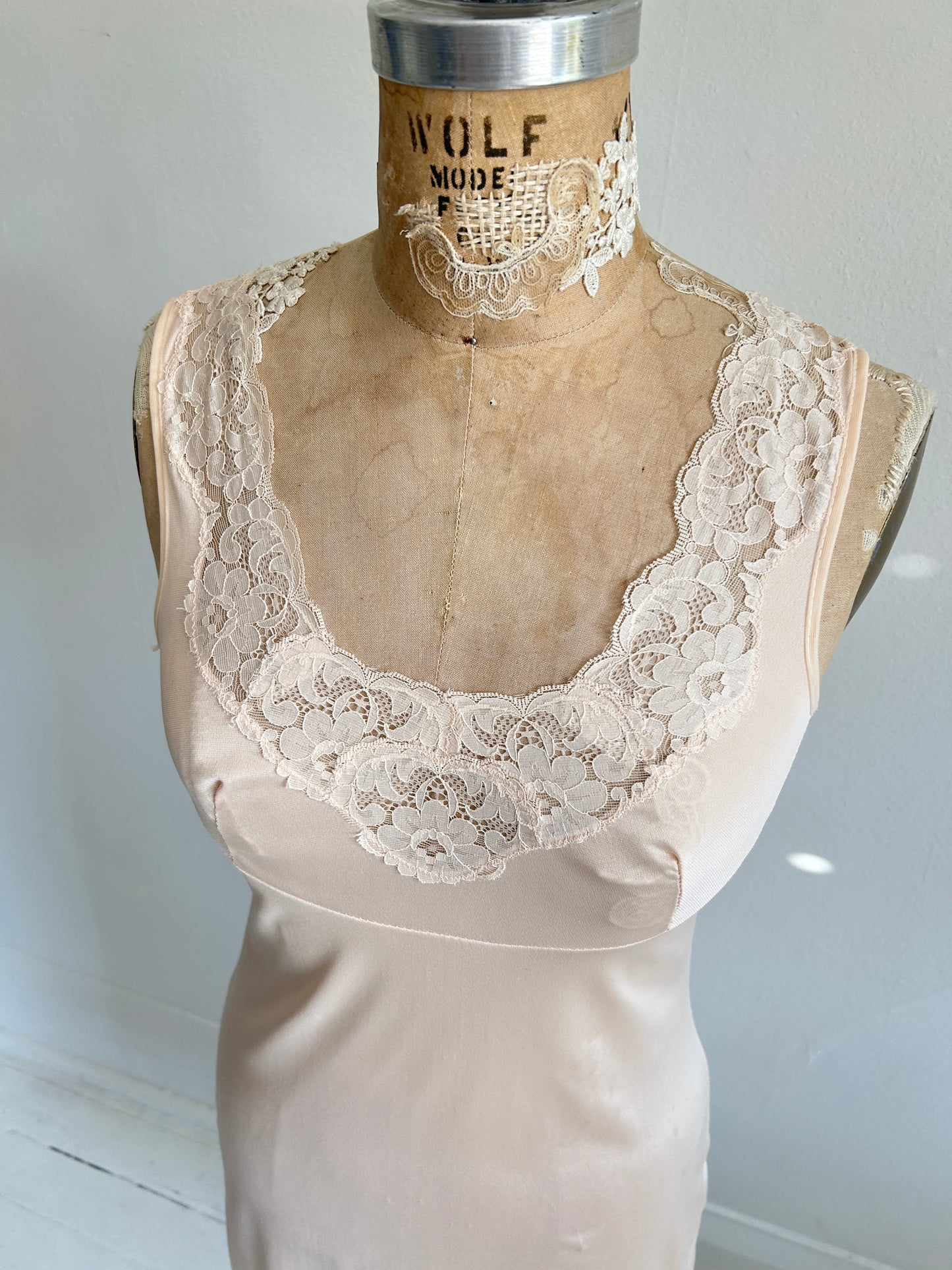 Vintage Peachy Beige Lace Slip Size XS/S #VIN4