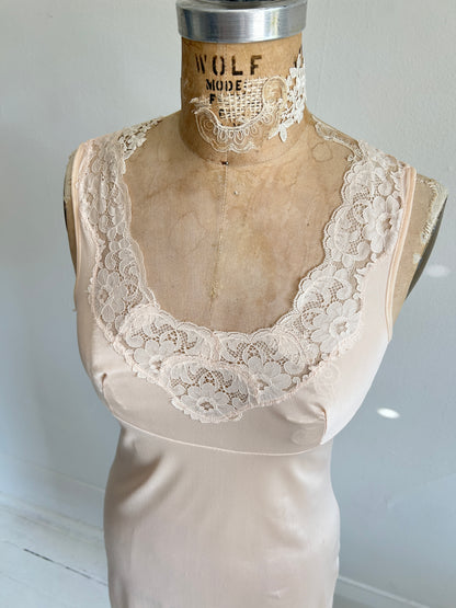 Vintage Peachy Beige Lace Slip Size XS/S #VIN4