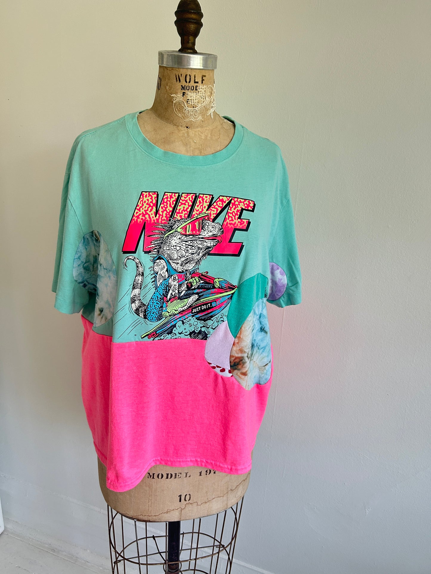 Reworked Preloved Nike & Neon Tshirt - Circle Series Size XL/2X #TSHIRT13