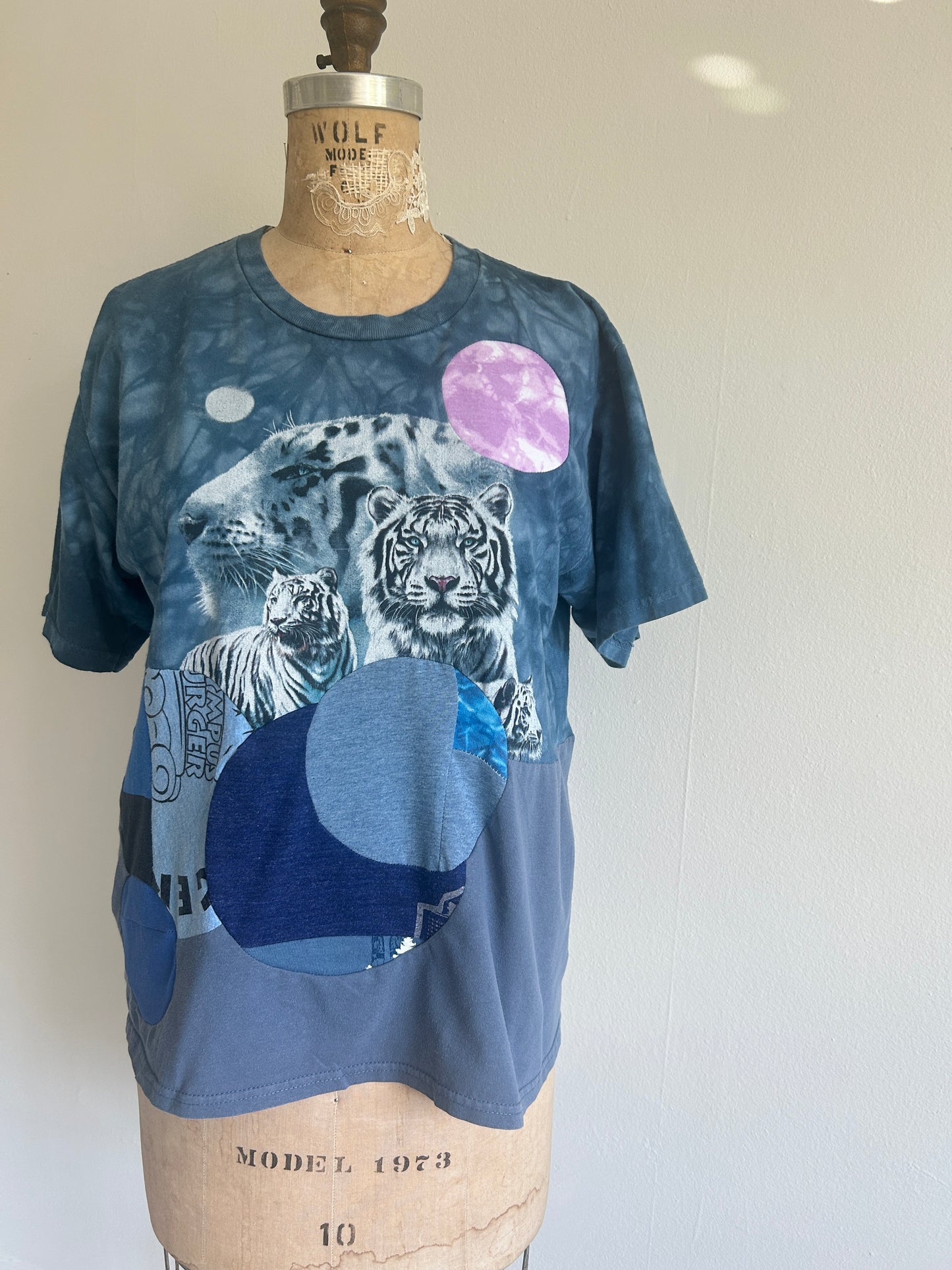 Reworked Preloved Smithsonian National Museum of Natural History Tshirt - Circle Series Size M/L #TSHIRT8