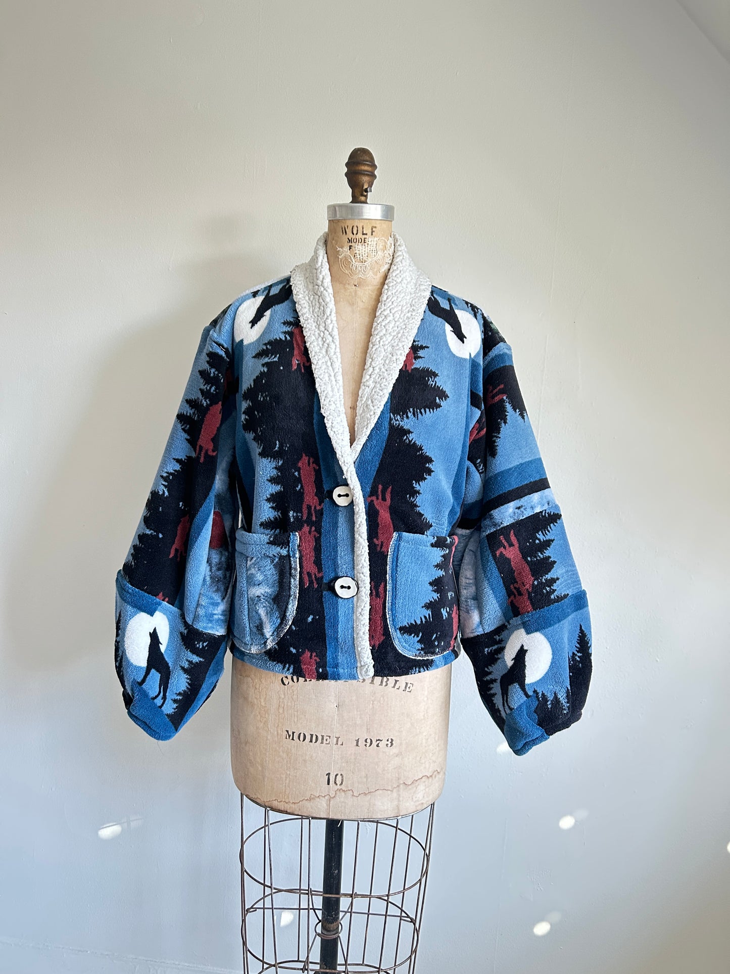 Vivianne Cropped Jacket with Upcycled Fleece Throw Blanket Wolf Size M/L #VIVFLE2