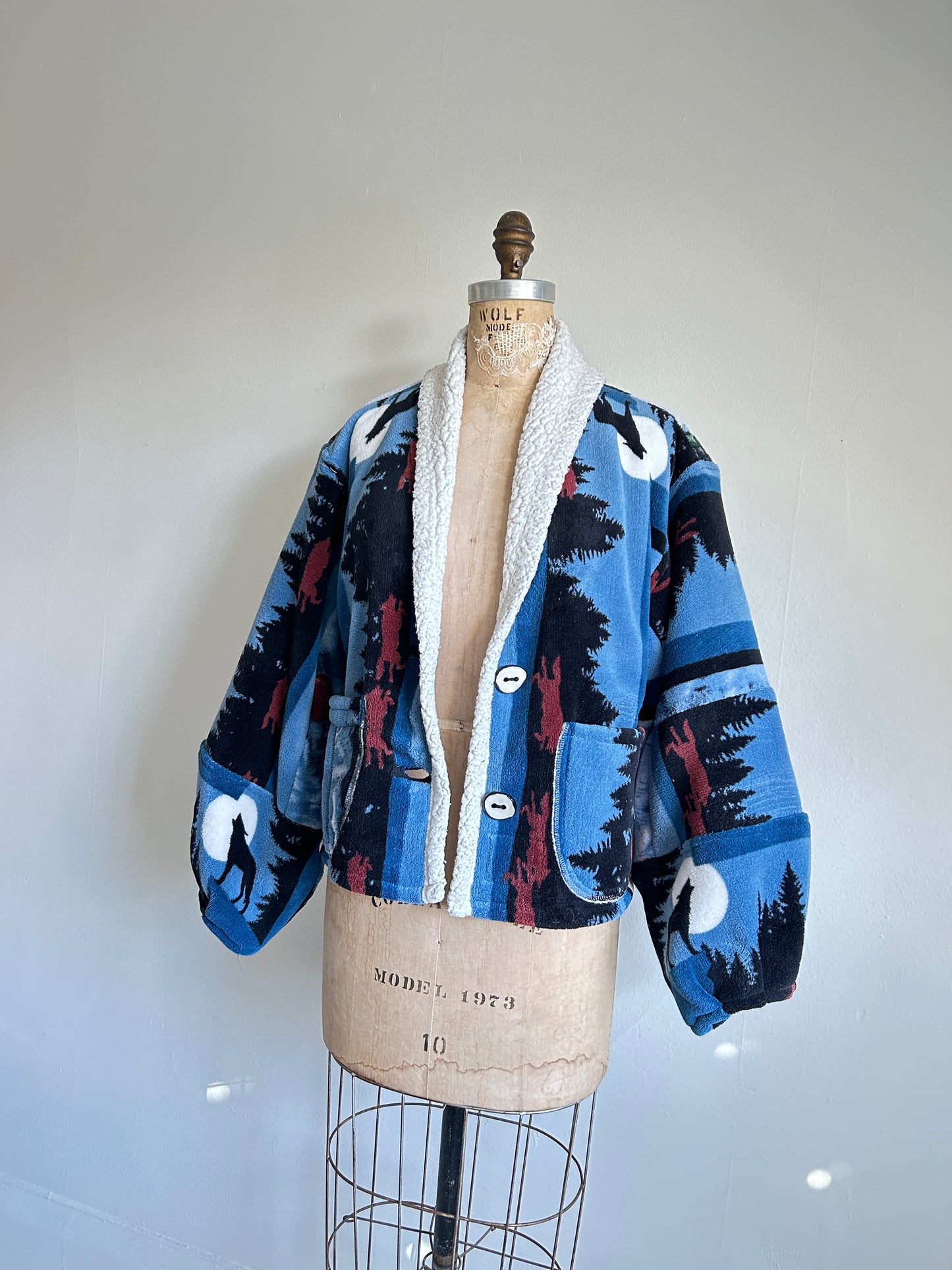 Vivianne Cropped Jacket with Upcycled Fleece Throw Blanket Wolf Size M/L #VIVFLE2