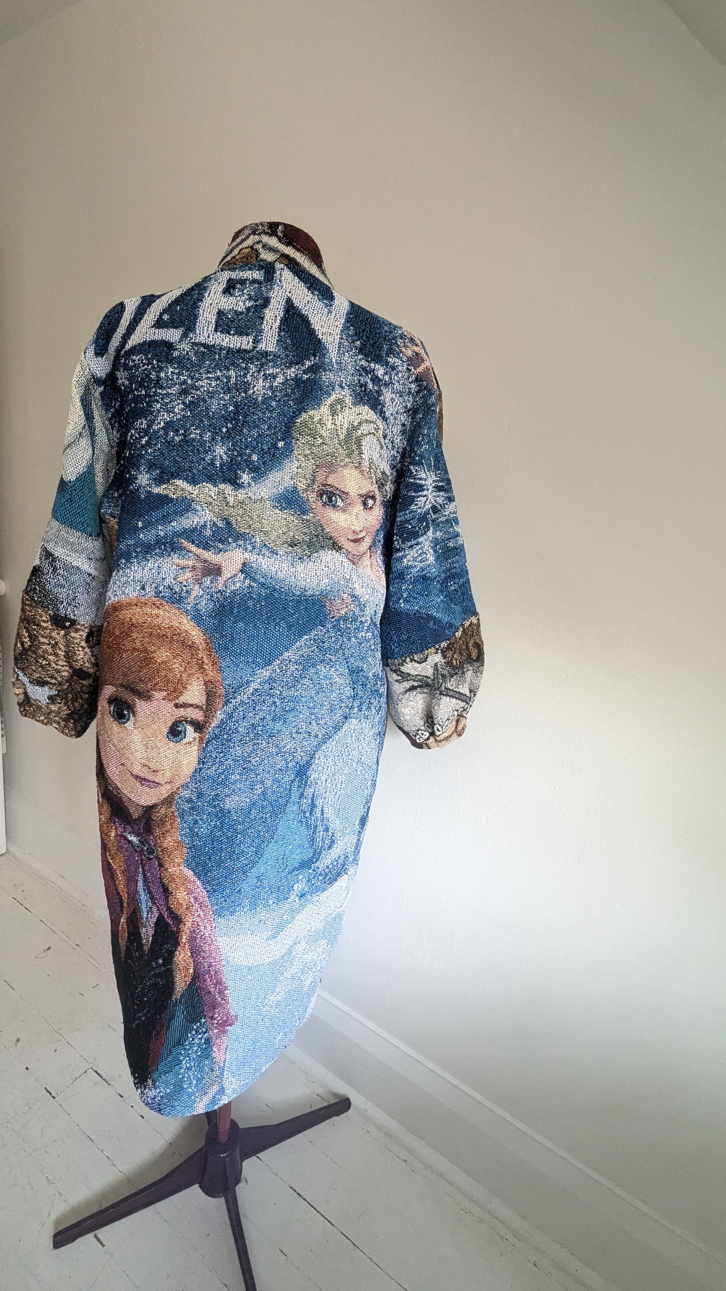 Vivianne Duster w Upcycled Disney's Frozen Theme Size XL/2X #VIVT6