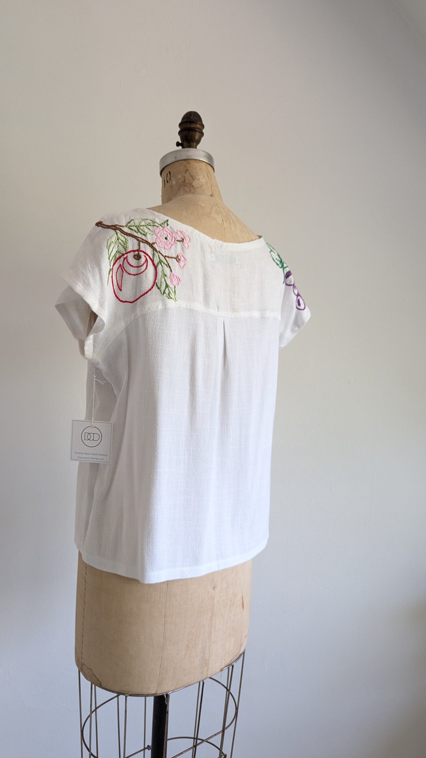 Peony Top - One of a Kind Upcycled Vintage Needlepoint & Linen Size M #PEO10